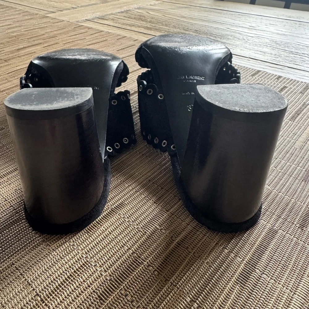 Saint Laurent Loulou suede grommet heel - Picture 6 of 7